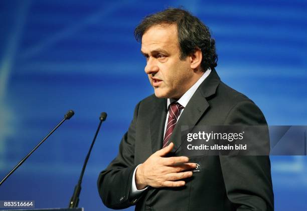 Deutschland, Nordrhein-Westfalen, Duesseldorf: 31. Ordentlicher Kongress der UEFA - der neugewaehlte Praesident Michel Platini, Frankreich, am...