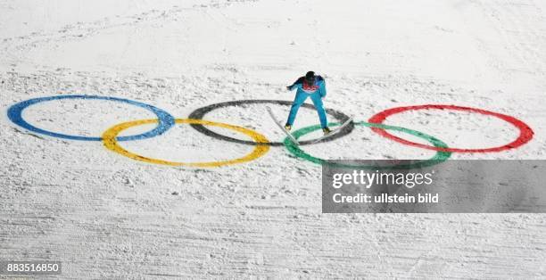 Olympia 20. Olympische Winterspiele 2006 Turin Skispringen Grosschanze Georg Spaeth in Aktion; Feature
