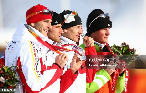 Olympische Winterspiele 2006 Turin Nordische Kombination Teamwettbewerb Deutschland mit Silbermedaille; v.l.n.r: Jens Gaiser, Ronny Ackermann, Bjoern...