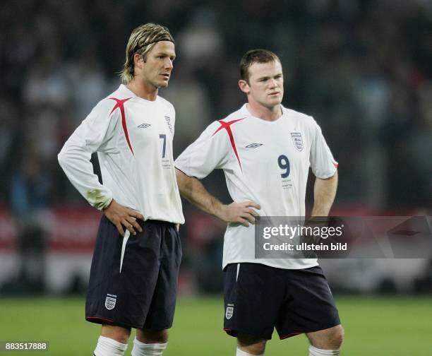 David Beckham Mittelfeldspieler Nationalmannschaft; England: neben seinem Teamkollegen Wayne Rooney