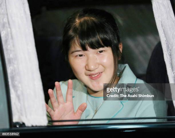 Princess Aiko waves on arrival at the Imperial Palace to meet Emperor and Empress on her 16th birthday on December 1, 2017 in Tokyo, Japan.