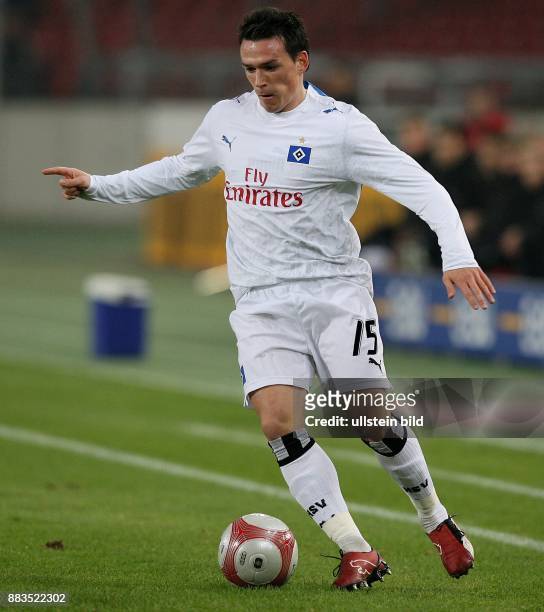 Piotr Trochowski - Mittelfeldspieler, Hamburger SV, D: in Aktion am Ball