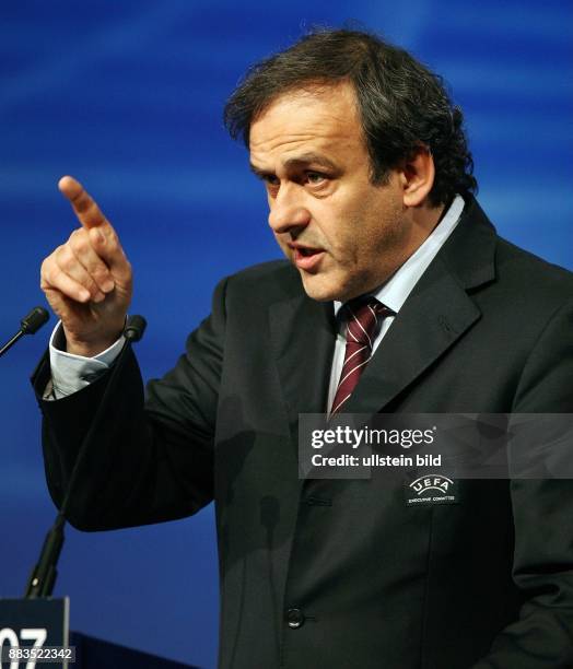 Deutschland, Nordrhein-Westfalen, Duesseldorf: 31. Ordentlicher Kongress der UEFA - der neugewaehlte Praesident Michel Platini, Frankreich, am...