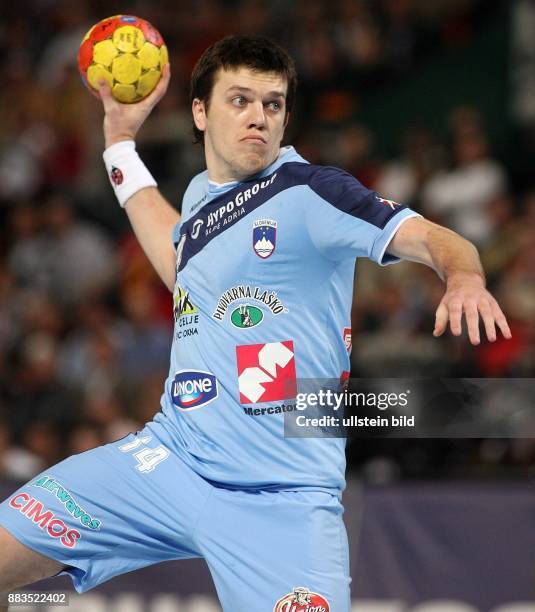 Handball Weltmeisterschaft 2007: Hauptrunde, Slowenien 35, Halle / Westfalen: Siarhei RUTENKA am Ball