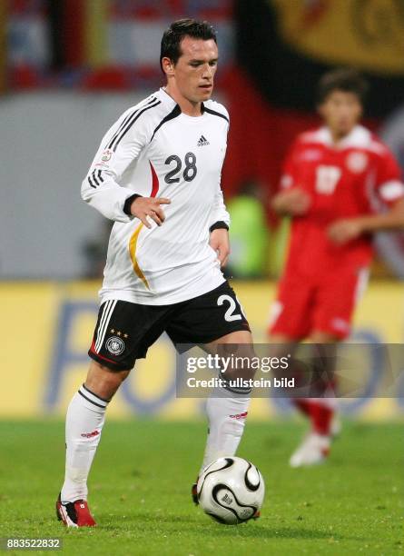 Piotr TROCHOWSKI - Mittelfeldspieler, Nationalmannschaft, D: in Aktion am Ball