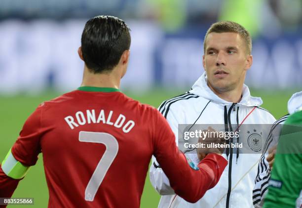 Deutschland - Portugal Cristiano Ronaldo klatsch Lukas Podolski ab