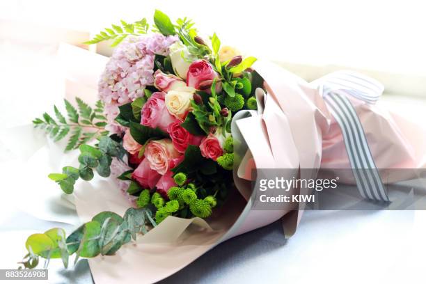 a beautiful bouquet of flowers - blumenbouqet stock-fotos und bilder
