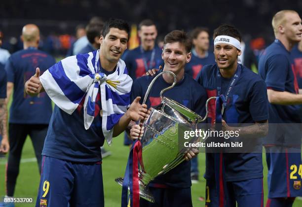 Juventus Turin - FC Barcelona Der FC Barcelona gewinnt die Champions League 2015: Luis Suarez, Lionel Messi und Neymar jubeln mit dem Pokal