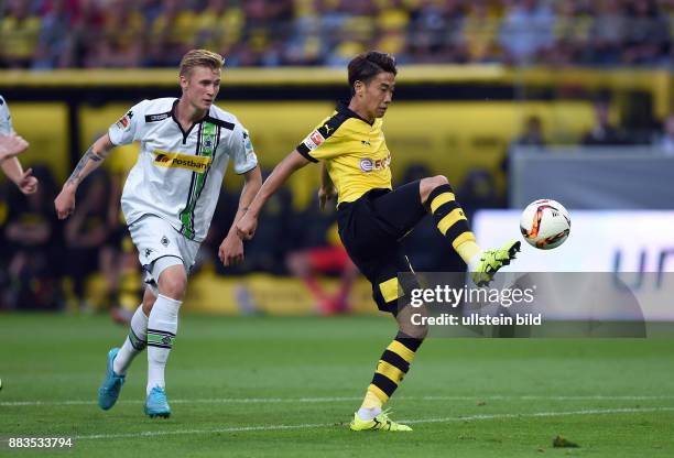 Spieltag Borussia Dortmund - Borussia Moenchengladbach Marvin Schulz gegen Shinji Kagawa