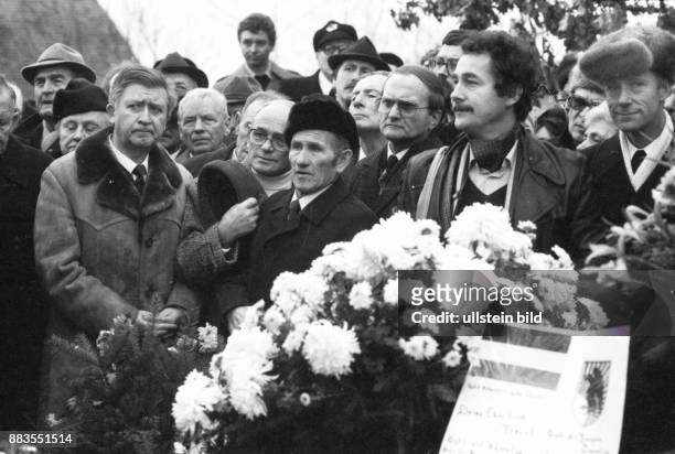 Germany, Dornhausen: The funeral of Rudel took place amidst a group of old and young fans of Adolf Hitler. Hans-Ulrich Rudel was the only bearer of...