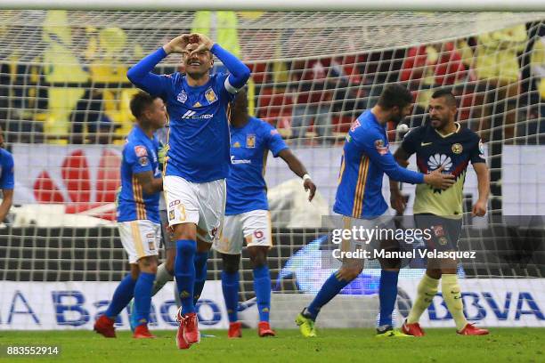 Anselmo Vendrechovski Juninho of Tigres celebrates with teammates after scoring the fist goal of his team during the semifinal first leg match...