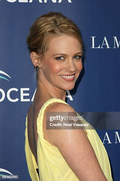 January Jones attends Oceana's celebration of World Oceans Day with La Mer at a private residence on June 8, 2009 in Los Angeles, California.