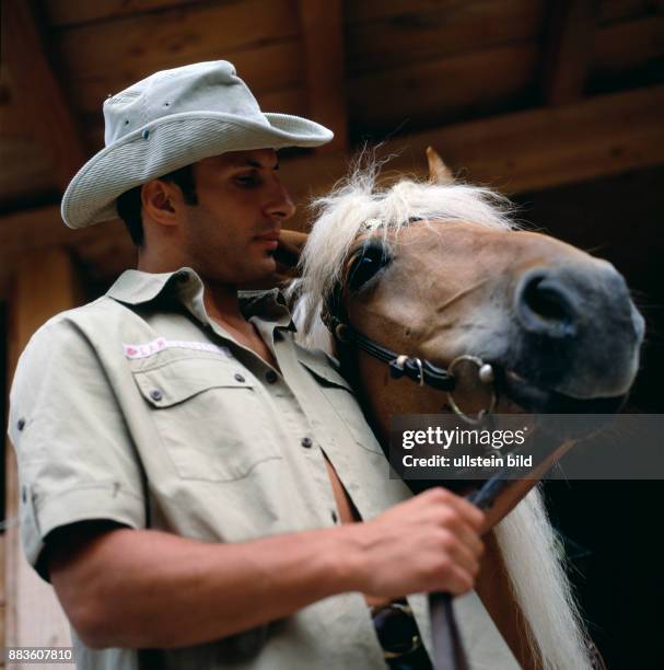 People; People; young mann, leisure, pastime, hobby, riding, horse, rider