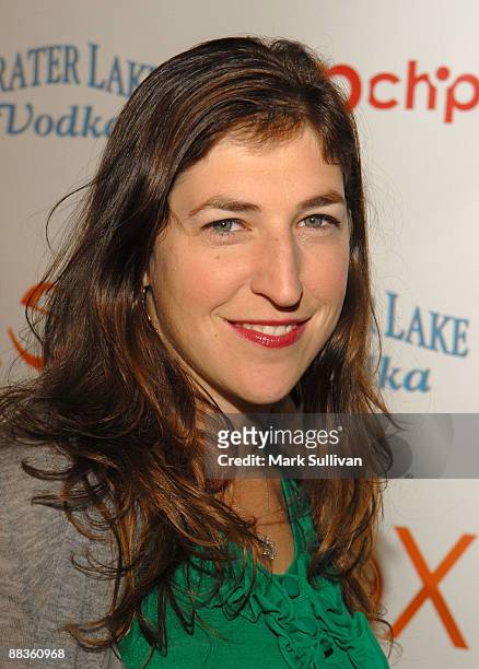 Actress Mayim Bialik arrives at the Los Angeles premiere of a new TV pilot "Rex" at Cinespace on June 8, 2009 in Hollywood, California.