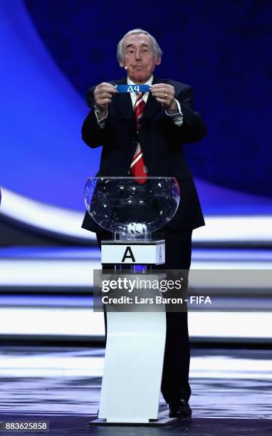 Draw assistant, Gordon Banks draws A4 during the Final Draw for the 2018 FIFA World Cup Russia at the State Kremlin Palace on December 1, 2017 in...