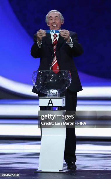 Draw assistant, Gordon Banks draws A4 during the Final Draw for the 2018 FIFA World Cup Russia at the State Kremlin Palace on December 1, 2017 in...