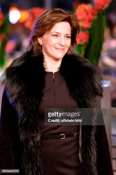 Schauspielerin Martina Gedeck bei der Verleihung des Goldenen Ehrenbären an Kameramann Michael Ballhaus im Rahmen der 66. Internationalen...
