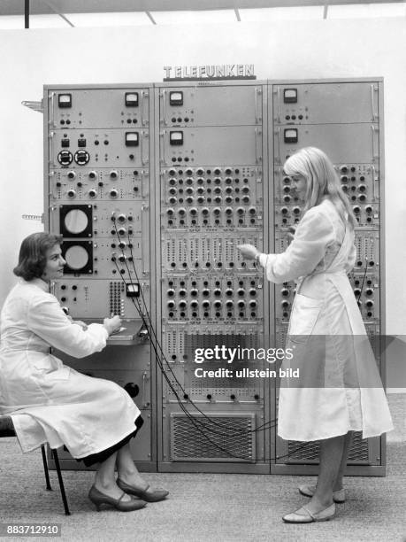 40 Tv Telefunken Photos & High Res Pictures - Getty Images