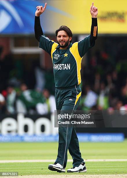 Shahid Afridi of Pakistan celebrates the wicket of Edgar Schiferli of Netherlands during the ICC World Twenty20 Group B match between Pakistan and...