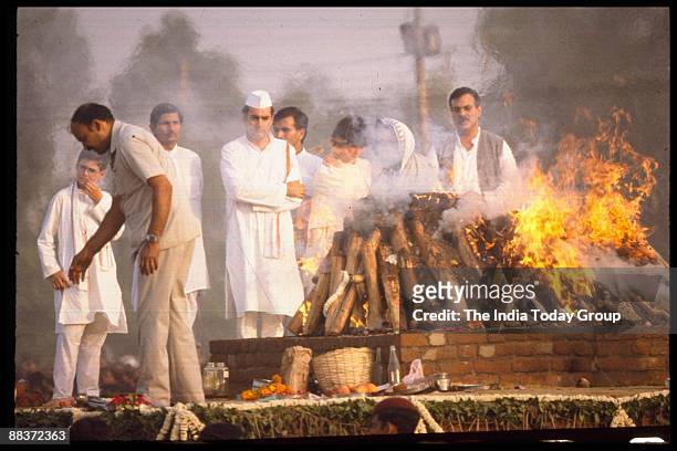 Rajiv Gandhi and mourners gather during the cremation of Indira Gandhi on November 3, 1984 in India.