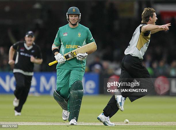 Ian Butler 320 Ian Butler Cricket Stock Photos, High-Res Pictures, and Images ...