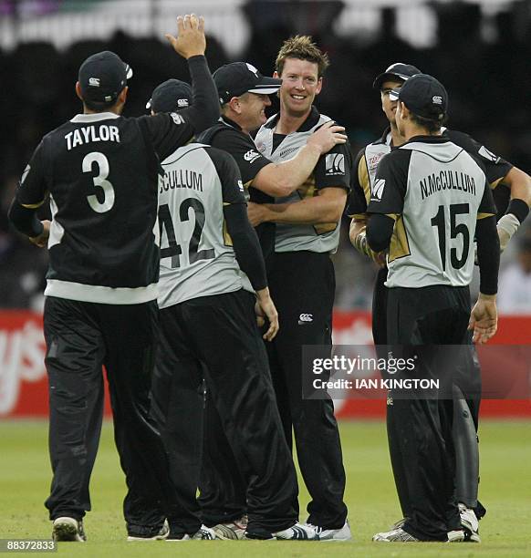 Ian Butler 320 Ian Butler Cricket Stock Photos, High-Res Pictures, and Images ...
