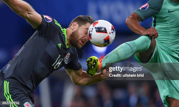 Portugal - Wales Ball, Fuss, Kopf: Sam Vokes scheut im Zweikampf kein Risiko