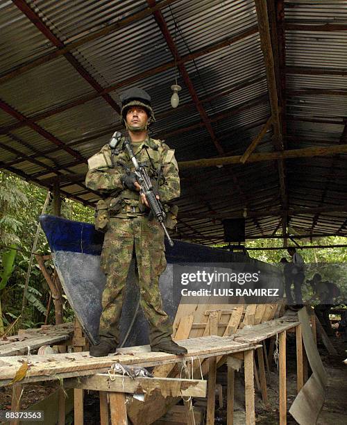 Colombian marines secure an illegal shipyard where a midget submersible was under construction in Playa del Vigia, Narino Department on June 4, 2009....