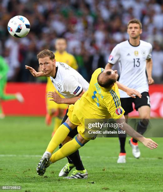 Euro 2016 GRUPPE C in LILE Deutschland - Ukraine Benedikt Hoewedes gegen Roman Zozulya