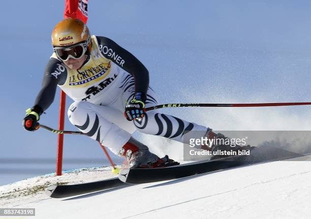 Sportlerin, Ski Alpin; D Weltcup in St. Moritz, Abfahrtslauf: in Aktion