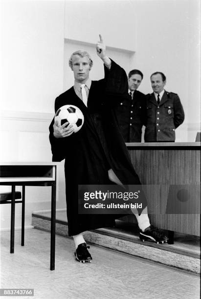 Hans-Hubert ?Berti? Vogts ist ein ehemaliger deutscher Fußballspieler und heutiger Fußballtrainer. In der Deutschen Fußballnationalmannschaft spielte...