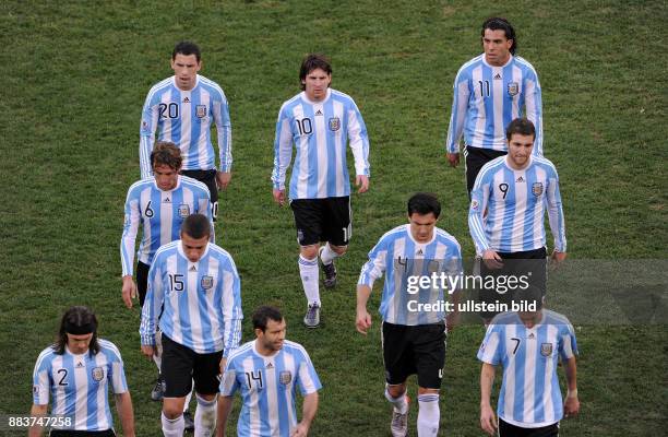 Enttaeuschter Abgang zur Halbzeit: Martin DEMICHELIS , Javier MASCHERANO , Angel DI MARIA , Nicolas OTAMENDI , Nicolas BURDISSO , Gabriel HEINZE ,...