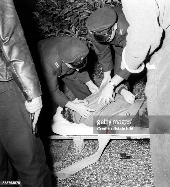Am 22.Oktober 1971 wurde der Polizeimeister NORBERT SCHMID bei dem Versuch, die RAF- Terroristen Gerhard MÜller und Ulrike Meinhoff festzunehmen, in...