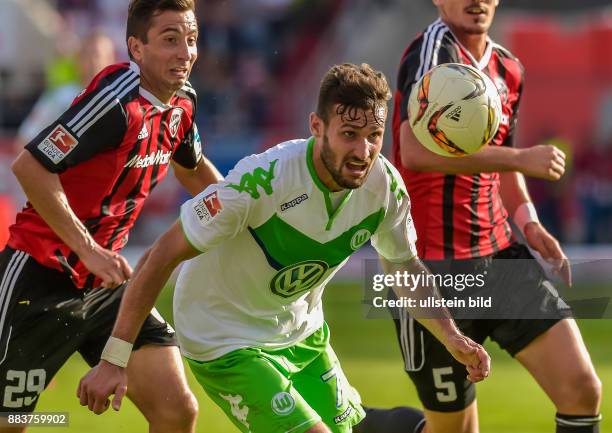 Daniel Calligiuri im Zweikampf mit Markus Suttner waehrend dem Fussball Bundesliga Spiel FC Ingolstadt gegen Vfl Wolfsburg am 4. Spieltag der Saison...