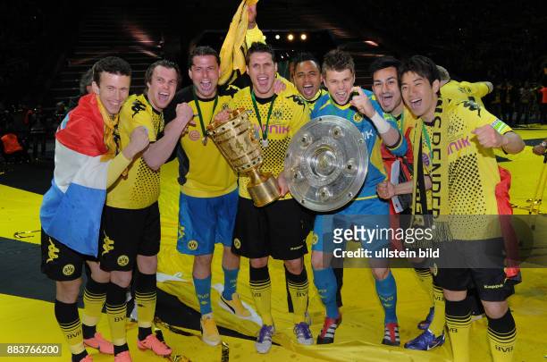 Endspiel, Saison 2011/2012 - FUSSBALL DFB POKAL FINALE SAISON 2011/2012 Borussia Dortmund - FC Bayern Muenchen Double Sieger: Ivan Perisic, Kevin...