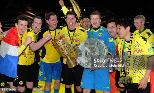 Endspiel, Saison 2011/2012 - FUSSBALL DFB POKAL FINALE SAISON 2011/2012 Borussia Dortmund - FC Bayern Muenchen Double Sieger: Ivan Perisic, Kevin...