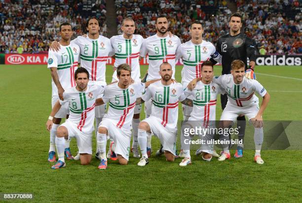 Portugal - Spanien Teamphoto Portugal, hintere Reihe von links: Nani, Bruno Alves, Pepe, Hugo Almeida, Cristiano Ronaldo, Torwart Rui Patricio....