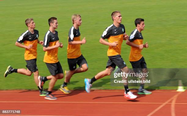 Trainingsauftakt SV Werder Bremen am Runden drehen für den Laktattest: Johannes Wurtz, Francois Affolter, Cimo Roecker, Nils Petersen und Zlatko...