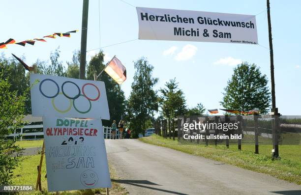 Olympia 2012 Reiten Vielseitigkeit Plakate zum Empfang am Reiterhof Jung in Horb-Altheim fuer Doppel-Olympiasieger Michael Jung