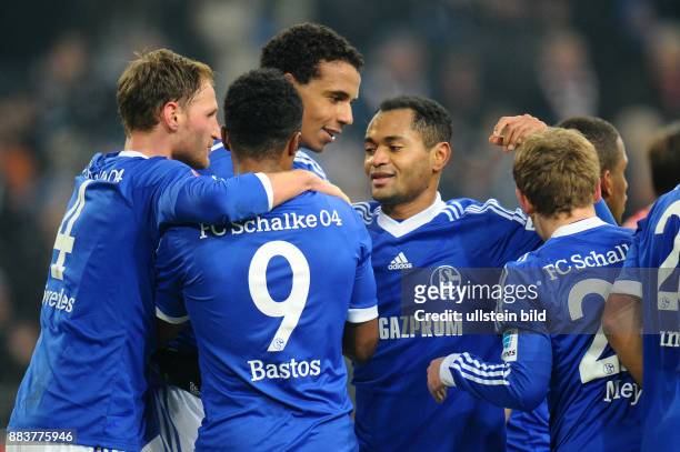 Spieltag, Saison 2012/2013 BUNDESLIGA SAISON 2012/2013 23. SPIELTAG FC Schalke 04 - Fortuna Duesseldorf Jubel nach dem 2:1: Benedikt Hoewedes, Michel...