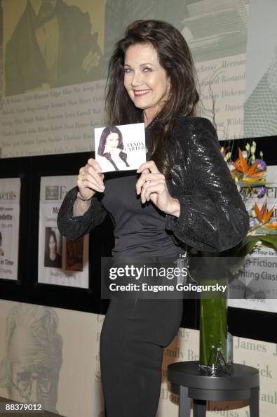 Lynda Carter Signs Copies Of "At Last" - June 9, 2009 Lynda Carter Signs Copies Of "At Last" - June 9, 2009