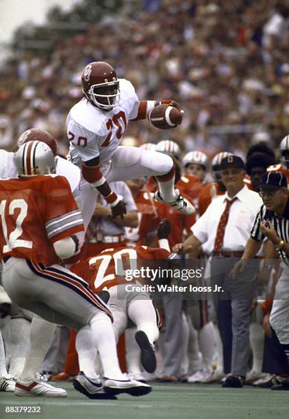 Oklahoma Billy Sims in action, rushing vs Ohio State. Columbus, OH 9/24/1977 CREDIT: Walter Iooss Jr.