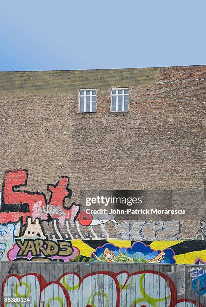 germany, berlin, wall with graffiti - patrick wall stock pictures, royalty-free photos & images