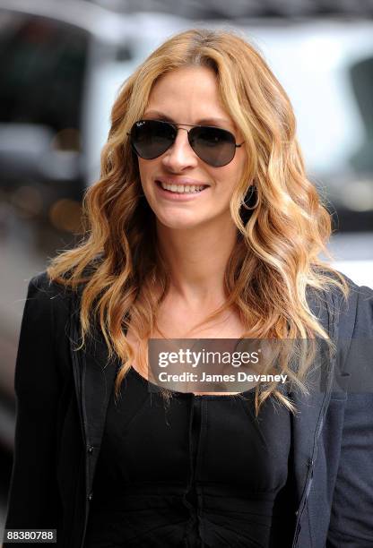 Actress Julia Roberts visits "Late Show with David Letterman" at the Ed Sullivan Theater June 9, 2009 in New York City.