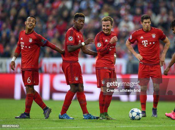 Bayern Muenchen - Dinamo Zagreb Thiago Alcantara, David Alaba und Mario Goetze haben offensichtlich ordentlich Spass