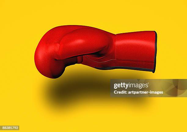 bildbanksillustrationer, clip art samt tecknat material och ikoner med red boxing glove on yellow background - boxhandske