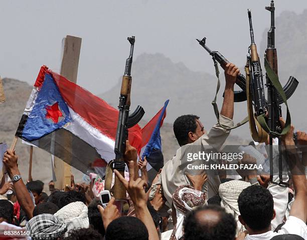 Picture taken on June 8, 2009 shows armed southern Yemeni protesters raising their automatic rifles in teh air and waving the flag of former southern...