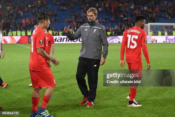 Liverpool - FC Sevilla Juergen Klopp und Roberto Firmino und Daniel Sturridge sind nach dem Abpfiff enttaeuscht