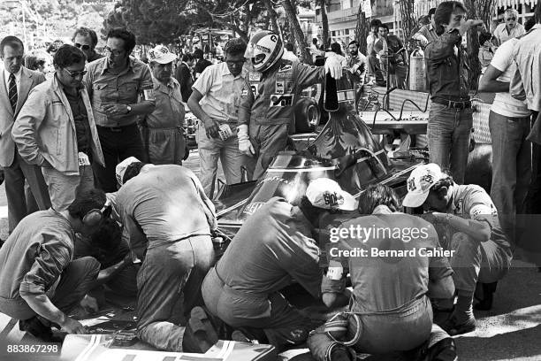 Clay Regazzoni, Mauro Forghieri, Luca di Montezemolo, Ferrari 312B3-74, Grand Prix of Monaco, Circuit de Monaco, 26 May 1974.