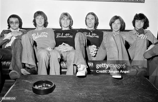 Tony Thorpe, Bill Hurd, John Richardson, Mick Clarke, Alan Williams and Pete Arnesen of pop group the Rubettes pose for a group shot in 1974 in...